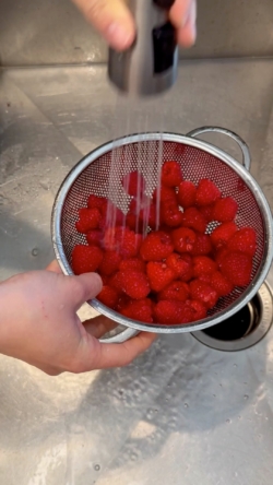 rinse raspberries